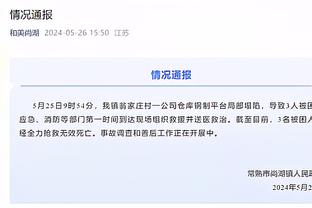 C罗在球员通道与本泽马寒暄：你喜欢这种经历吗？很不同，对吧